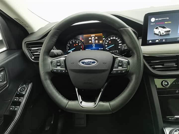 Фото 11 - Ford Escape