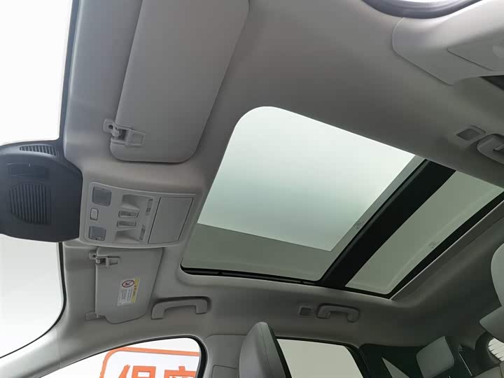 Фото 14 - Ford Escape