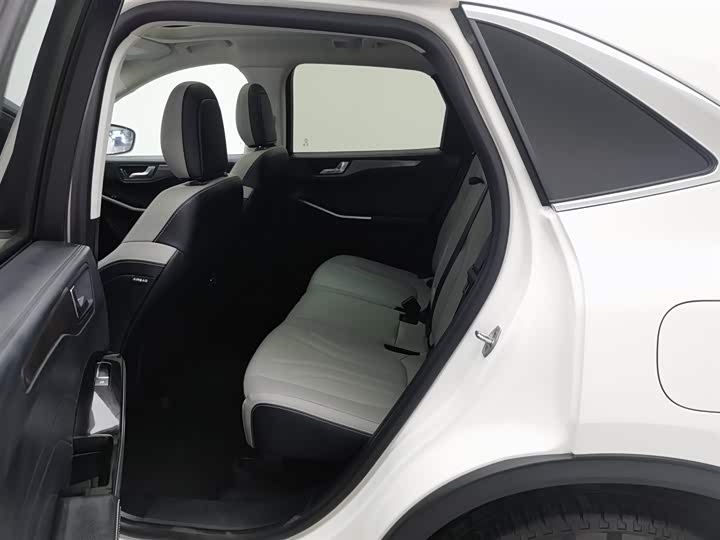 Фото 15 - Ford Escape