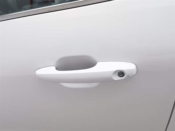 Фото 18 - Ford Escape