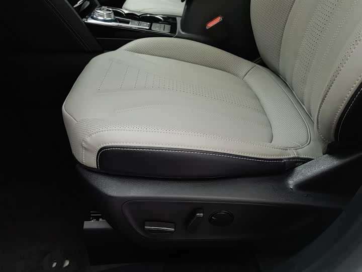 Фото 20 - Ford Escape