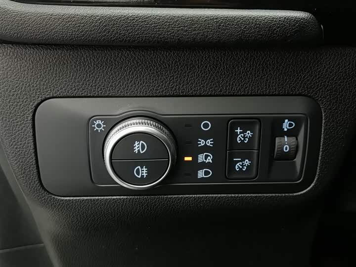 Фото 21 - Ford Escape