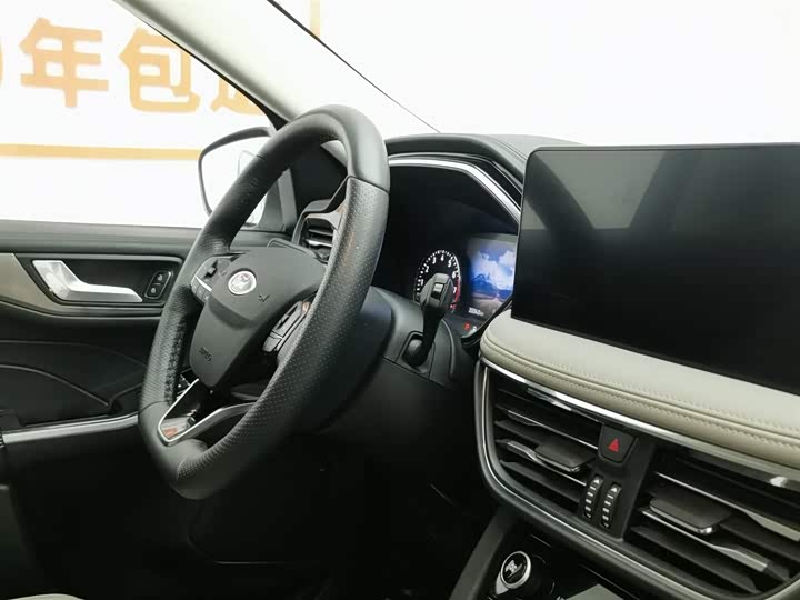 Фото 22 - Ford Escape