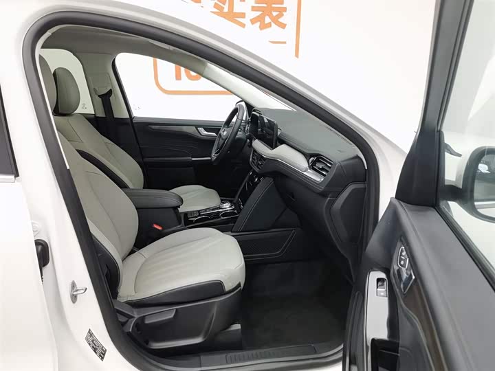 Фото 23 - Ford Escape