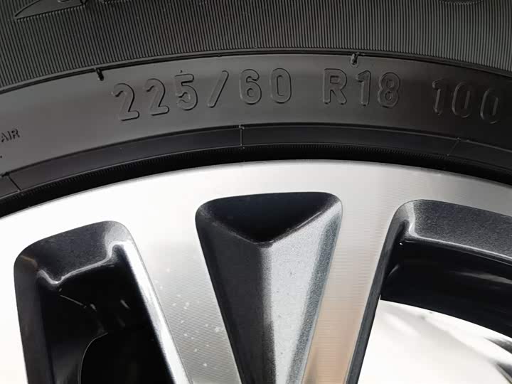 Фото 24 - Ford Escape