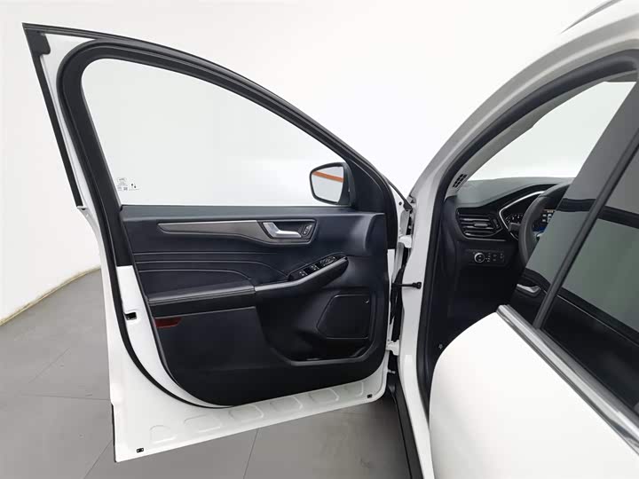 Фото 8 - Ford Escape