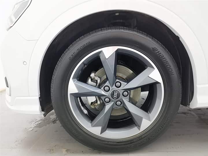 Фото 17 - Audi Q3