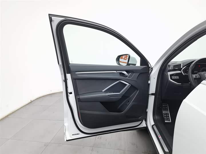 Фото 8 - Audi Q3