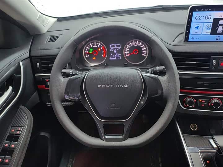 Фото 15 - Dongfeng Forthing T5