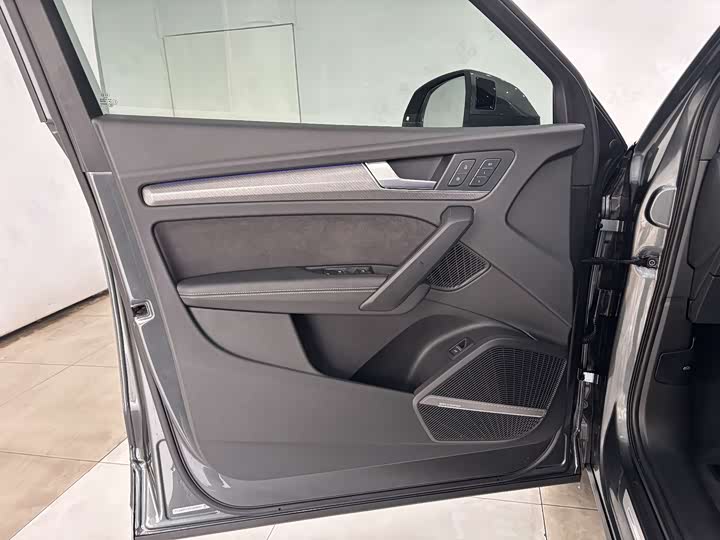 Фото 10 - Audi Q5L Sportback