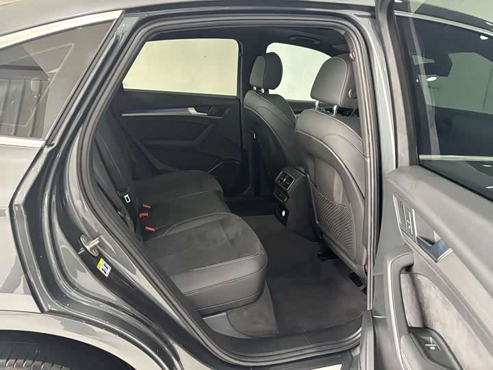 Фото 24 - Audi Q5L Sportback