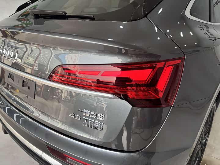 Фото 9 - Audi Q5L Sportback