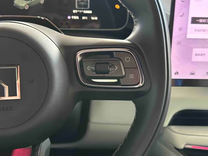 Фото 11 - Zeekr 001