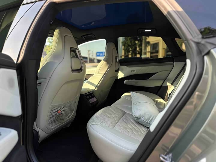 Фото 6 - Zeekr 001