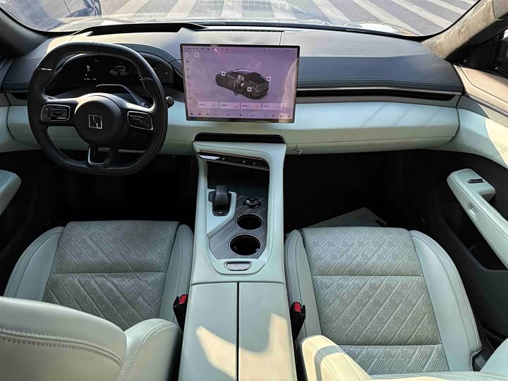 Фото 7 - Zeekr 001