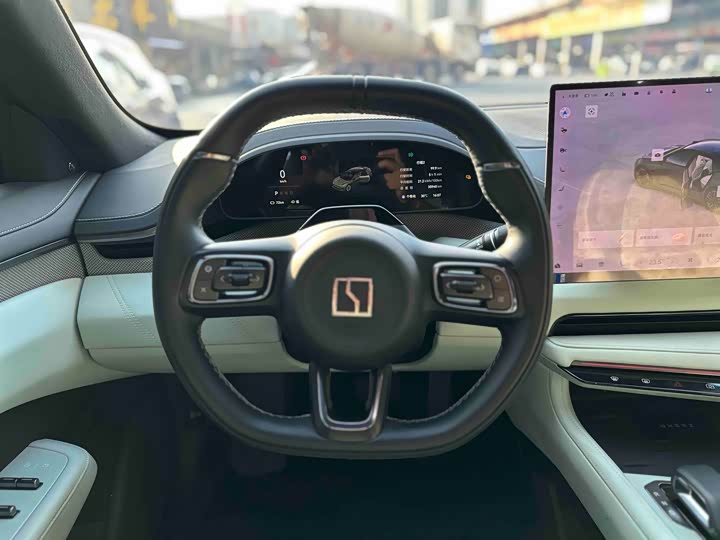 Фото 9 - Zeekr 001