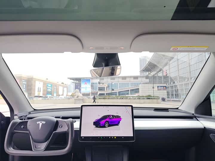 Фото 10 - Tesla Model Y