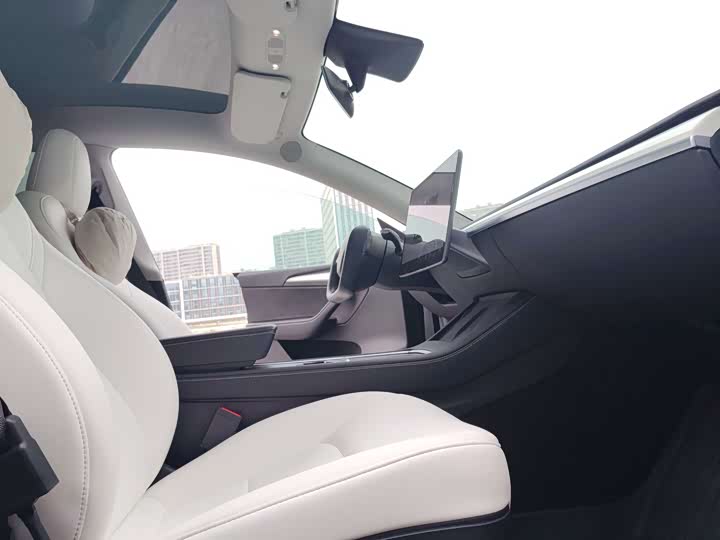 Фото 15 - Tesla Model Y