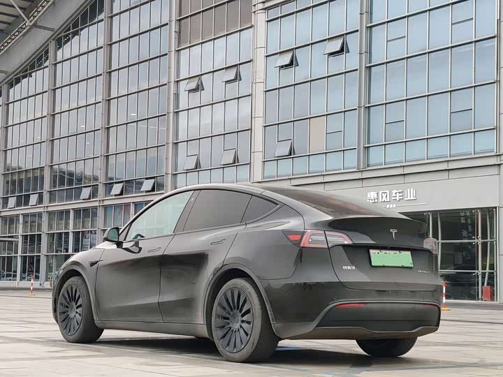 Фото 6 - Tesla Model Y