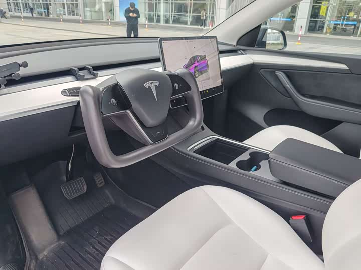 Фото 8 - Tesla Model Y