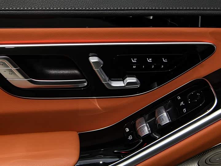 Фото 24 - Mercedes-Benz S-Class