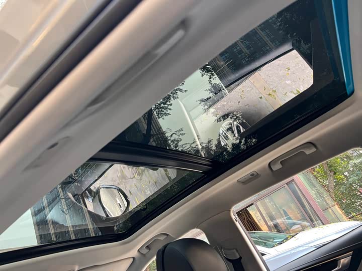 Фото 18 - Hongqi HS5