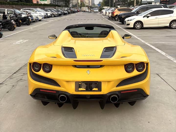 Фото 10 - Ferrari F8