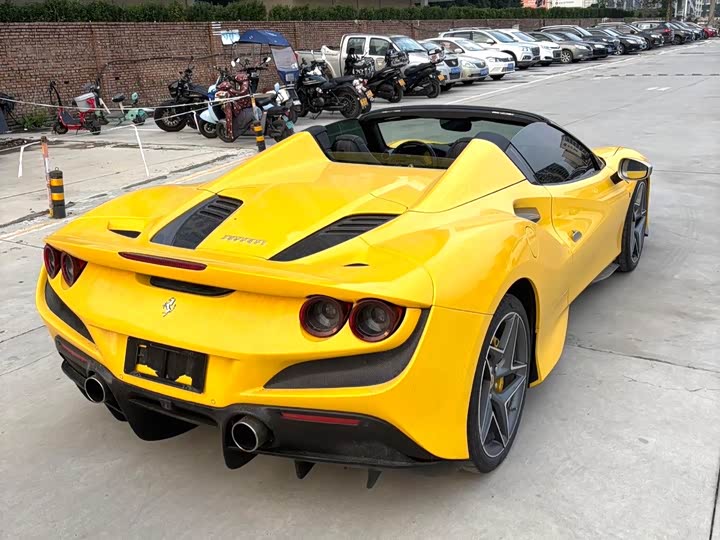 Фото 12 - Ferrari F8