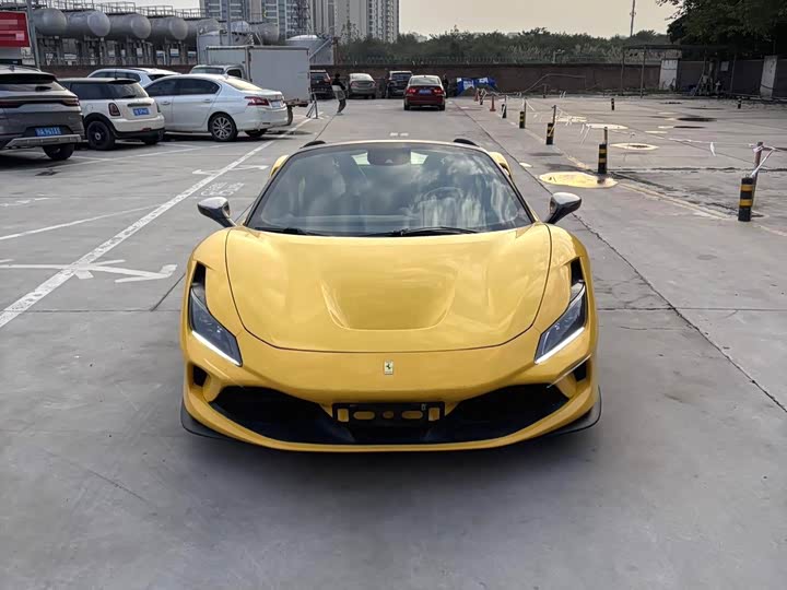 Фото 2 - Ferrari F8