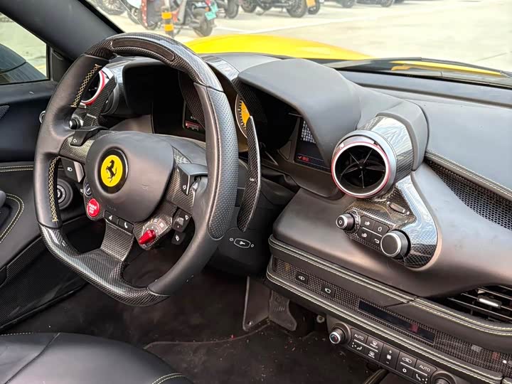 Фото 4 - Ferrari F8