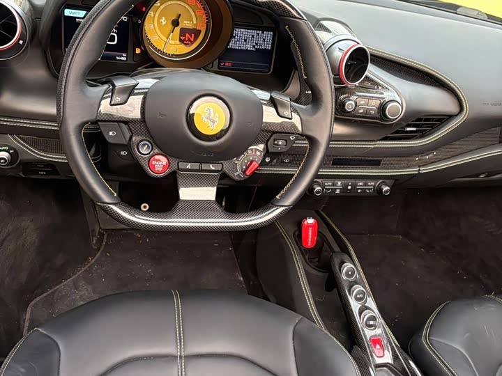 Фото 5 - Ferrari F8