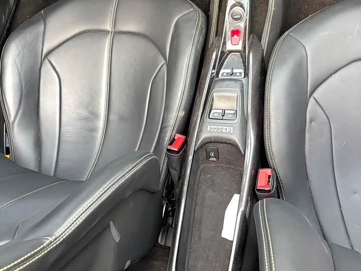 Фото 6 - Ferrari F8