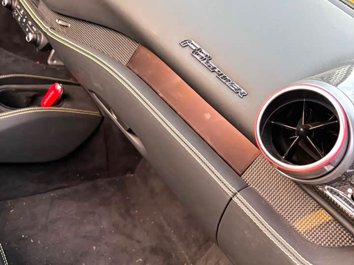 Фото 7 - Ferrari F8