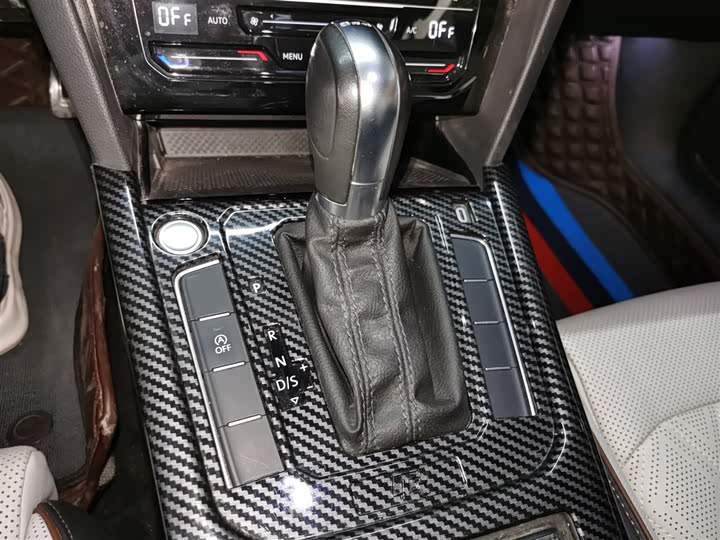 Фото 14 - Volkswagen Magotan