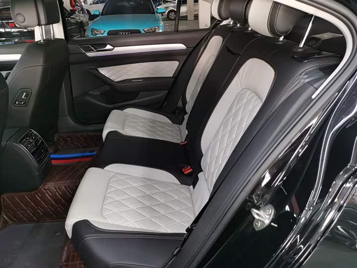 Фото 17 - Volkswagen Magotan