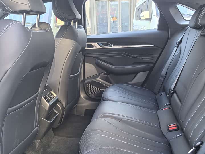 Фото 8 - Geely Preface