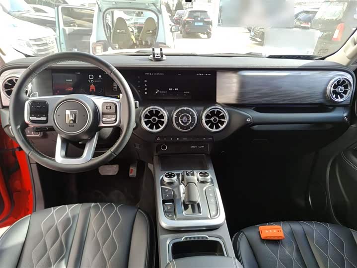 Фото 10 - Tank 300