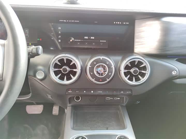 Фото 13 - Tank 300