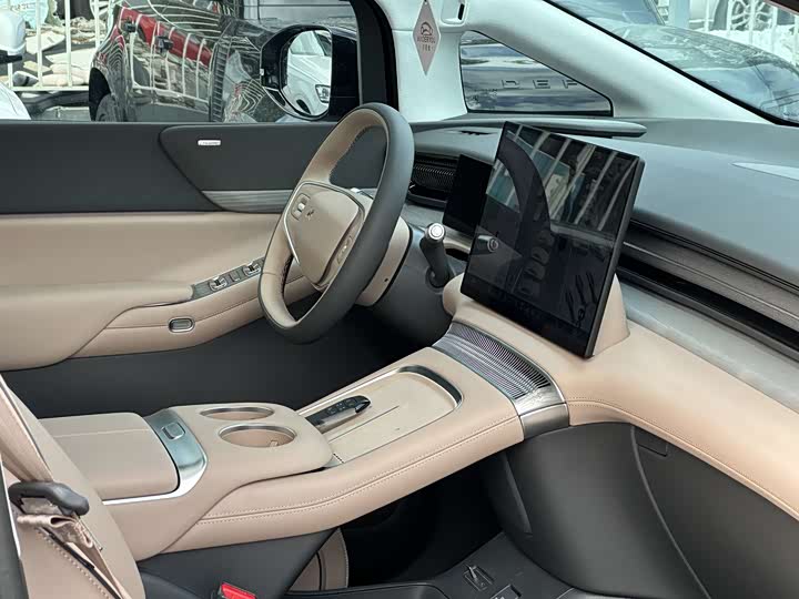 Фото 14 - XPeng X9