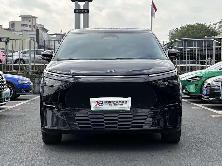 Фото 2 - XPeng X9