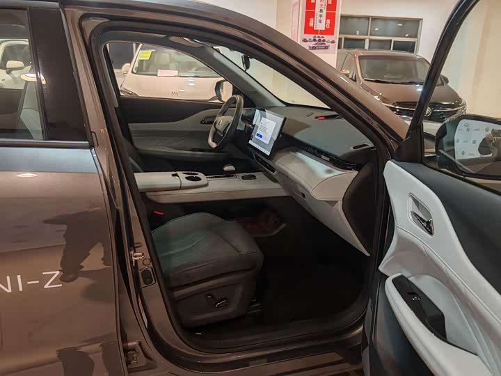 Фото 22 - Changan UNI-Z Hybrid