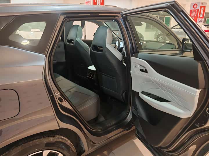 Фото 23 - Changan UNI-Z Hybrid