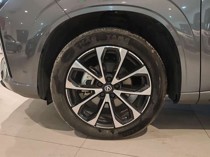 Фото 4 - Changan UNI-Z Hybrid