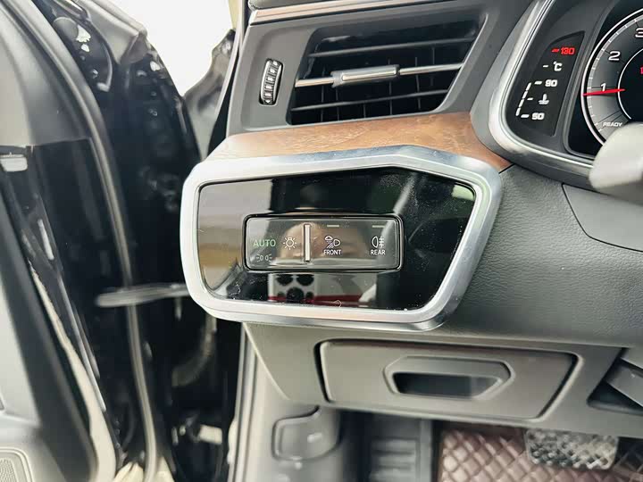 Фото 15 - Audi A6L