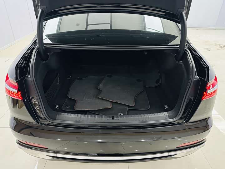 Фото 16 - Audi A6L