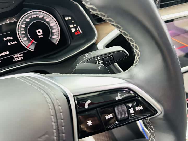 Фото 17 - Audi A6L