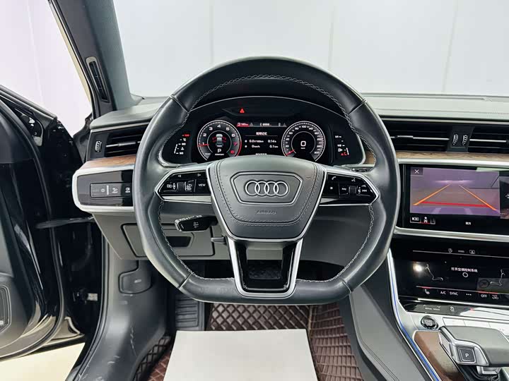Фото 19 - Audi A6L