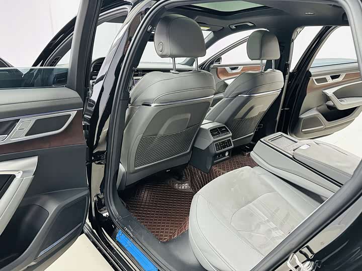 Фото 6 - Audi A6L