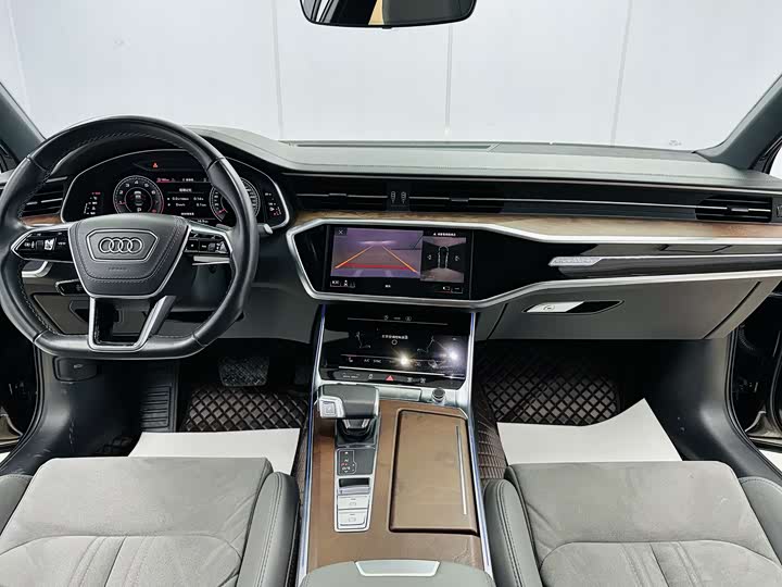 Фото 8 - Audi A6L