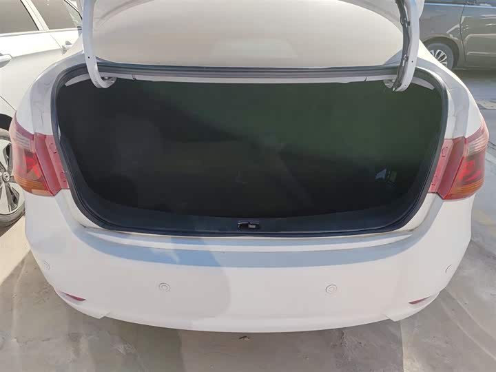 Фото 19 - Dongfeng Aeolus E70